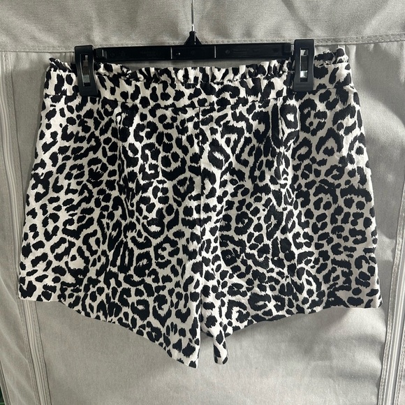 J. Crew Factory Shorts Sz 8 Womens Linen Blend Ruffle Black White Leopard Print - Picture 5 of 5